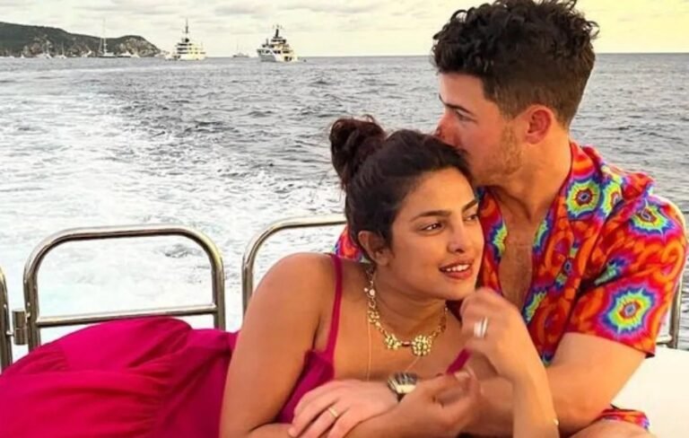 Priyanka Chopra went to visit Ramlala along with her husband and daughter