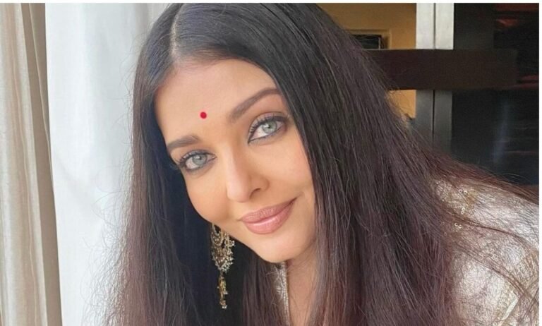 Aishwarya walked the red carpet of the film festival with plaster