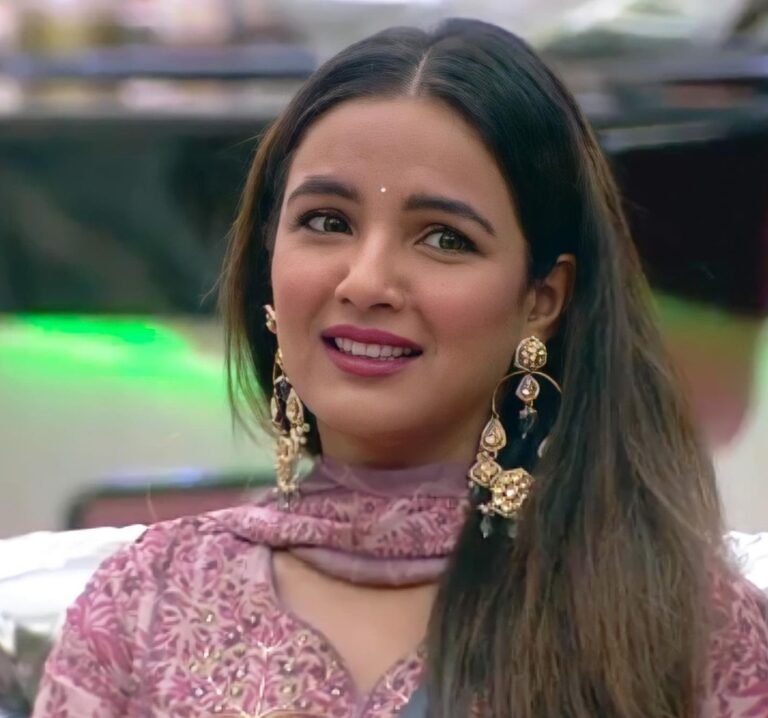 Jasmin Bhasin suffers corneal damage, temporarily she isn’t able to see things