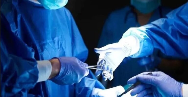 Maharashtra doctors extracted a half-kilo hairball from a girl’s stomach