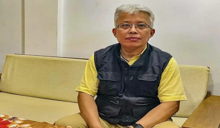 Bimol Akoijam visits Bishnupur relief camp, assures support to displaced families