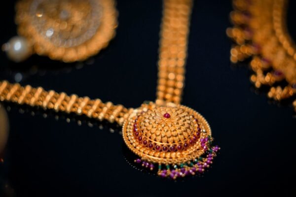 Bars and coins steal the shine from jewelry as Indians splurge up to $11 billion on gold this Diwali