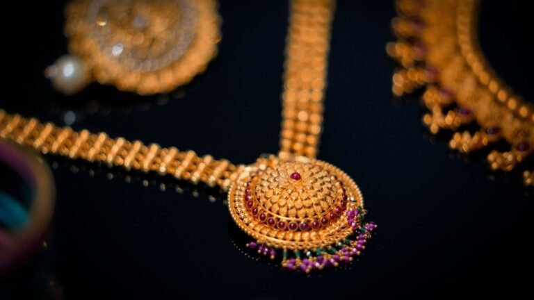 Bars and coins steal the shine from jewelry as Indians splurge up to $11 billion on gold this Diwali